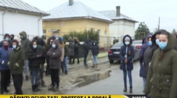 protest la o scoala din giurgiu directoarea institutiei ar fi fost schimbata din functie pe motive politice motivul nu sunt membra pnl