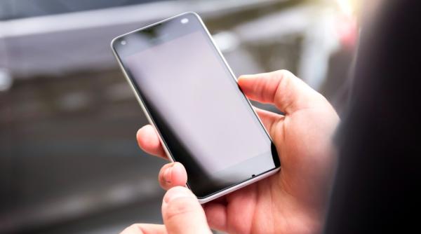 piata smartphone urilor din china in scadere cu 20prc din cauza pandemiei de covid 19 si sanctiunilor impuse de sua