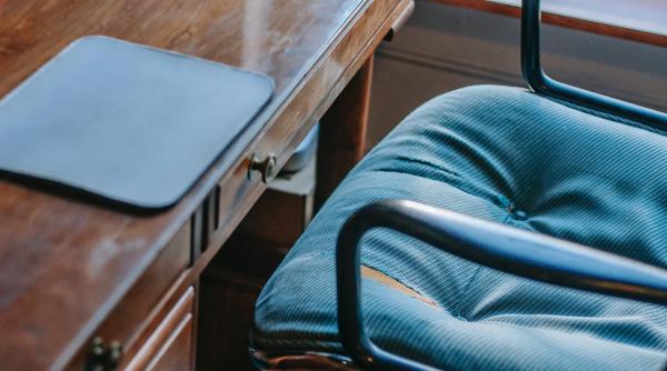 seful partidului aflat la putere demisie din politica