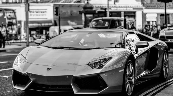 sergio aguero suparat ca si a luat lamborghini sta sa inghete iarna aduna panze de paianjen