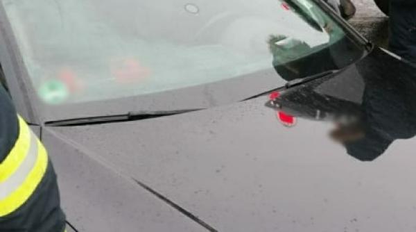 copil blocat in masina pe autostrada a1 parintii au chemat pompierii