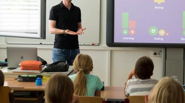 ore remediale  cne  niciun elev nu trebuie lasat in urma  programele  o datorie a ministerului educatiei