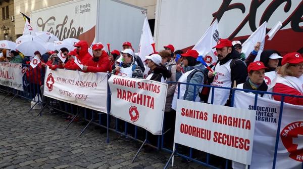 sindicalistii federatiei sanitas proteste marti in bucuresti si in fata prefecturilor din intreaga tara