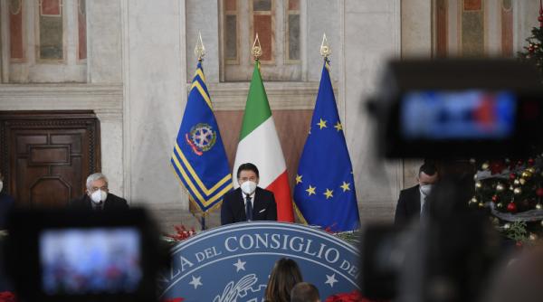 coalitia de guvernare pierde majoritarea in italia partidul lui matteo renzi iese de la putere