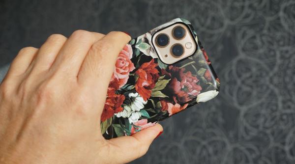 galati o pensionara care a comandat un telefon scump a primit in loc o cutie cu suruburi