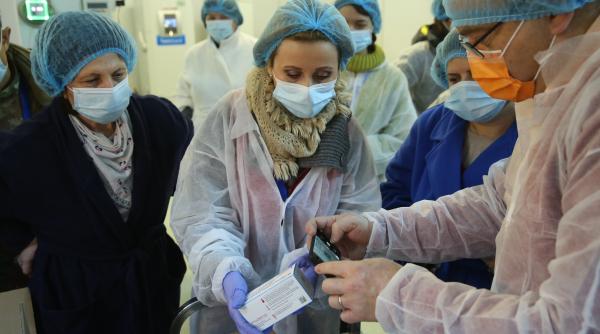 imagini de la sosirea vaccinului moderna la institutul cantacuzino
