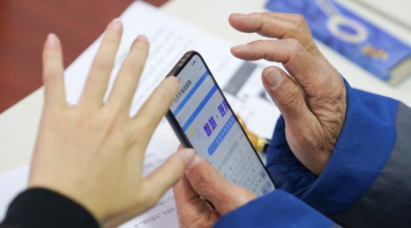 persoanele varstnice din sua au dificultati cu inscrierea online pentru vaccinare