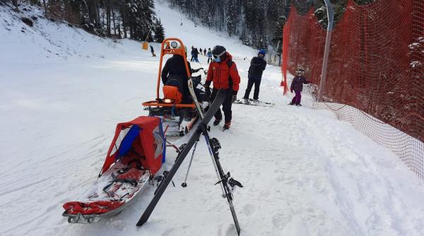 turisti accidentati dupa ce au schiat pe partii interzise din poiana brasov  salvamontistii au intervenit