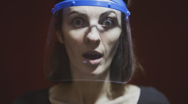 angajat din ministerul sanatatii si a trimis de patru ori fosta iubita in carantina fara justificare