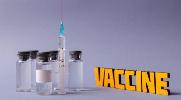 oms analizeaza posibilitatea introducerii pasapoartelor de vaccinare pentru calatoriile internationale