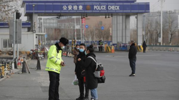 peste 20 000 de sateni chinezi au fost mutati in zone carantinate ca masura preventiva