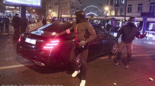 proteste violente in belgia dupa moartea unui tanar masina regelui philippe atacata cu monarhul inauntru