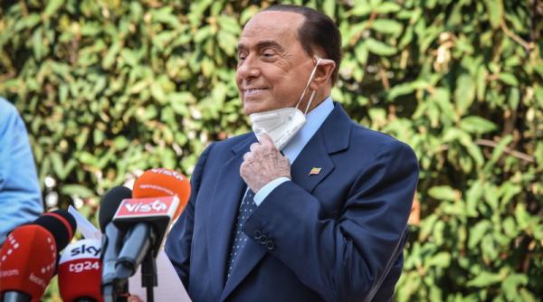 silvio berlusconi internat de urgenta in spital