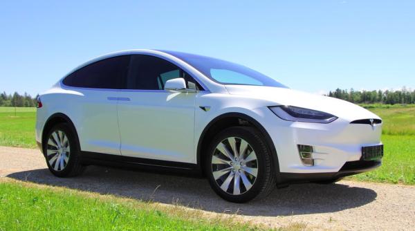 tesla recheama 158 000 de masini pentru defecte la ecranul de bord toate vor esua eventual