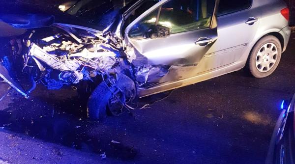 trafic blocat pe dn6 trei persoane au fost ranite intr un accident