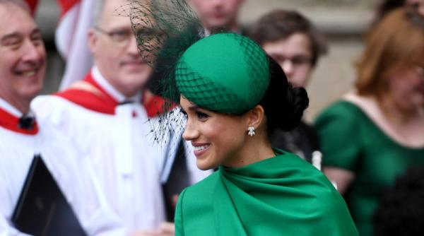 ce poarta mereu meghan markle in poseta costa doar cativa lei si face minuni pentru ten