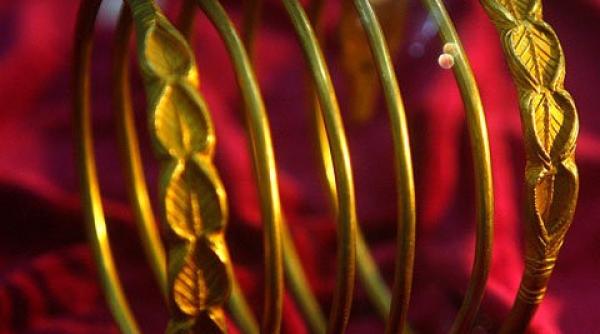 comoara dacica descoperita in ucraina colan de jumatate de kilogram