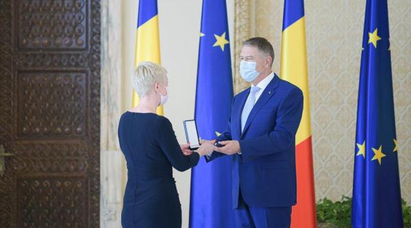 iohannis a conferit teatrului national prin managerul sau ada hausvater ordinul meritul cultural in grad de comandor