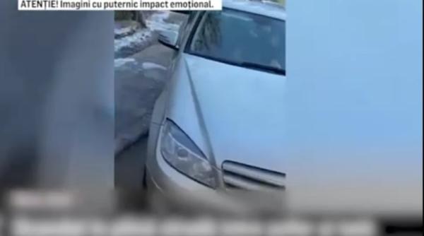 video un barbat din capitala loveste intentionat cu masina un carucior in care se afla un copil