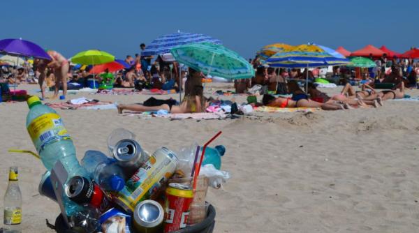 ce mai arunca romanii pe plajele de la marea neagra
