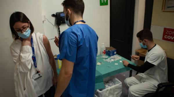 studentii de la medicina trebuie sa se vaccineze
