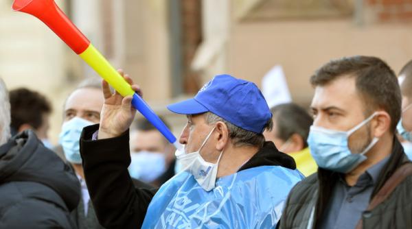 proteste in fata palatului cotroceni ce ii cer oamenii presedintelui klaus iohannis