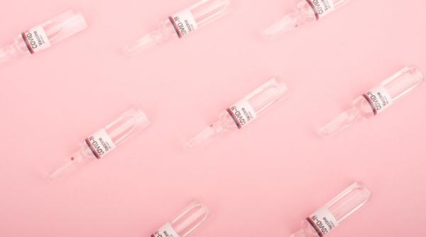 toate dozele de vaccin din petrosani distruse de o asistenta a pus flacoanele in congelator in loc de frigider