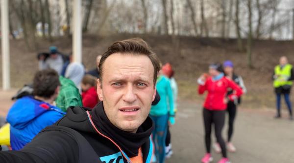 alexei navalniii cheama oamenii la proteste putin si gasca lui nu vor inceta niciodata sa jefuiasca si sa ucida depinde de noi sa i oprim