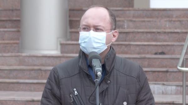 bogdan aurescu mae in decembrie am pierdut o pe mama am suferit foarte mult dar si mai mult pentru ca tot anul care a trecut nu am putut s o imbratisez