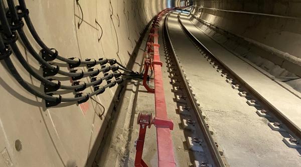 ce se intampla noaptea la metroul bucurestean  iata ce utilaje trec prin statii   video