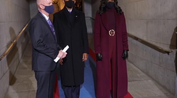 cum s a imbracat michelle obama la ceremonia de investitura a lui biden rihanna si beyonce printre clientele designerului