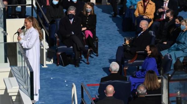 galerie foto jennifer lopez j lo a introdus limba spaniola la ceremonia de investitura a lui joe biden video
