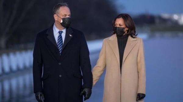 live text vicepresedintele kamala harris depune juramantul de investire