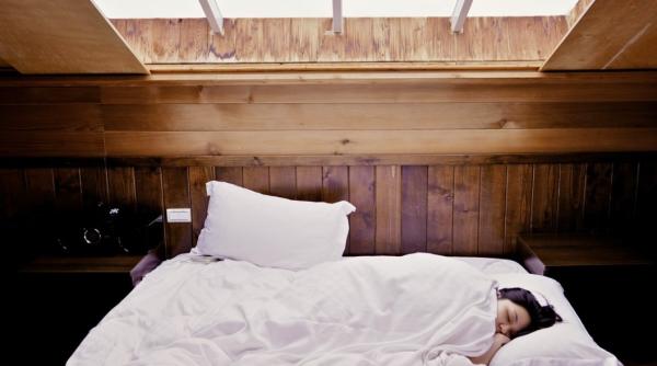 o experta in somn numeste 10 pasi care ne ajuta sa dormim mai bine