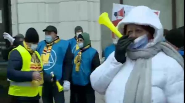 proteste in fata ministerului justitiei sindicalistii revoltati de inghetarea salariilor