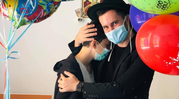 alex 15 ani sufera de leucemie este cumplit sa vezi un om atat de frumos suferind stiu ca am multi prieteni care pot ajuta