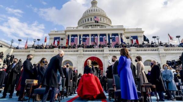 galerie foto tinutele purtate la ceremonia de investire a lui joe biden ce au ales jill biden michelle obama kamala harris si hillary clinton
