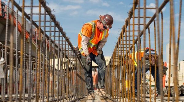 ins numarul de salariati in capitala a scazut