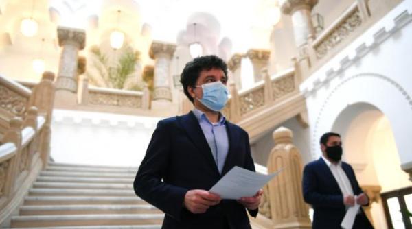 nicusor dan lui vlad voiculescu in tara asta sa invatam sa impartim competente noi am luat act de indicatorii furnizati de ministerul sanatatii