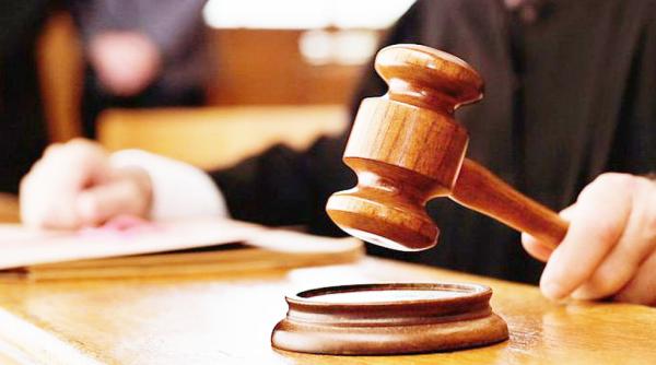 polonia pe punctul de a da in judecata pfizer