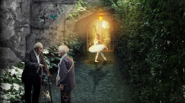 video viral dansul unui cuplu de varstnici pe o strada din piatra neamt fenomen pe internet