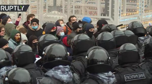 proteste masive si val de arestari in rusia ue denunta situatia din federatia rusa