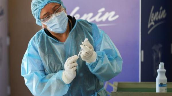 scandal pe vaccinare si concediere dupa ce politicienii s au bagat in fata in spania