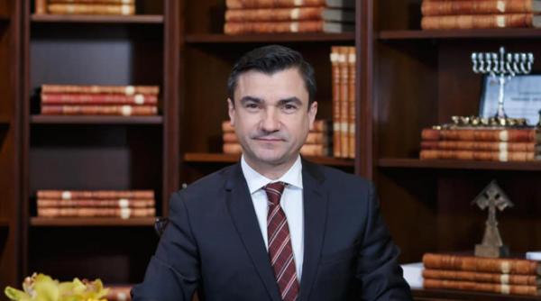 chirica atacat cu iaurt bine ca nu am intoleranta la lactoza e pacat ca a murdarit drapelul