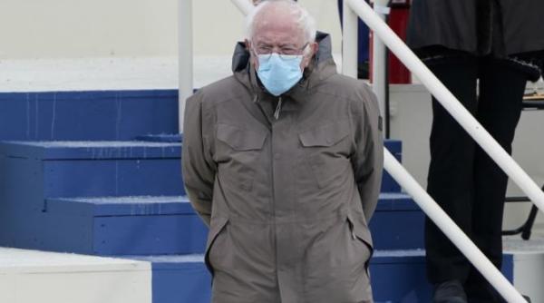 bernie sanders fericit dupa fotografia virala milioane de dolari donati pentru caritate