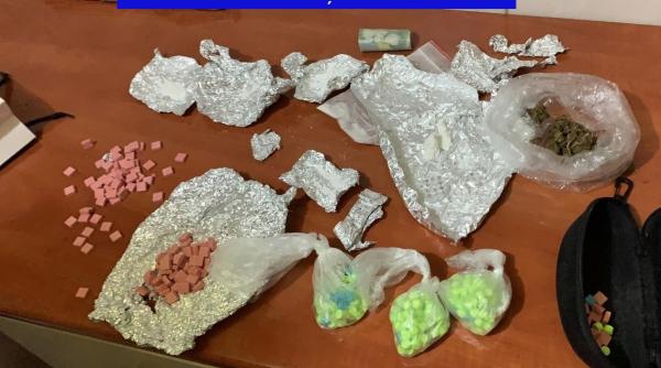droguri de vanzare pe strazile din baia mare  persoane prinse in flagrant diicot