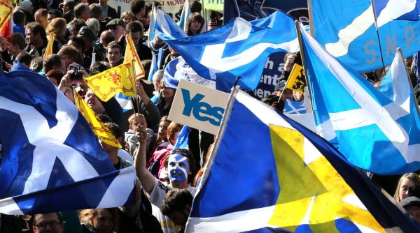 scotienii si nord irlandezii vor separarea de regatul unit la un pas de referendumuri pentru independenta