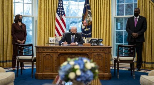 joe biden schimba toate masinile guvernamentale in masini electrice