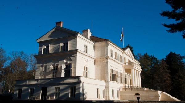 povestea castelului savarsin scrisa de principele radu in curand in librarii