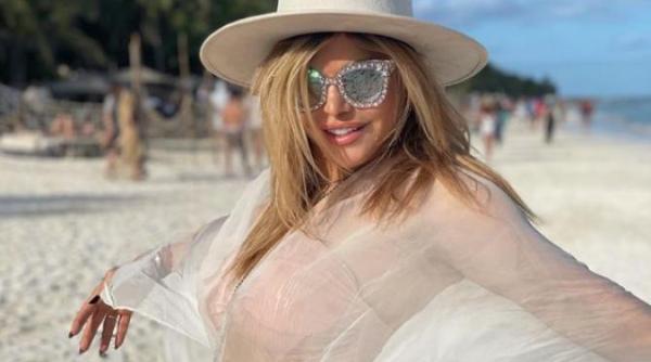 loredana groza tinuta de plaja la minus 10 grade vedeta si a lasat posteriorul la vedere in ciuda frigului